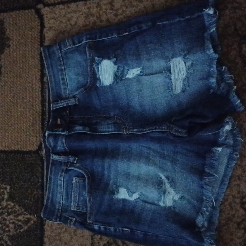 Shorts - Picture 2 of 3